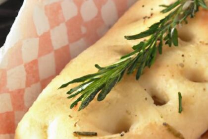 Tender Slow Cooker Pulled Pork with Tangy BBQ Sauce Magic